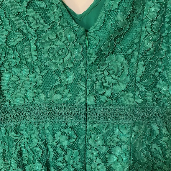 💚Green Lace Dress💚 - Picture 5 of 6